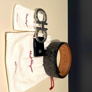 The iconic Gancini belt with large buckle that truly stands out!